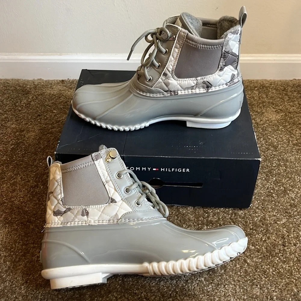 Tommy Hilfiger TWHADA Duck Boots Womens size 10 - Picture 3 of 5